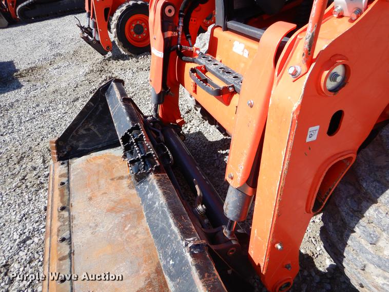 image for item EI9077 2016 Kubota SSV75 skid steer