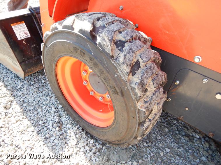 image for item EI9078 2016 Kubota SSV65 skid steer