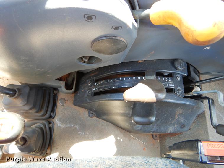 image for item EI9082 2007 New Holland TN85DA tractor