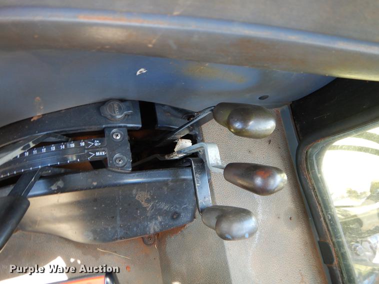 image for item EI9082 2007 New Holland TN85DA tractor