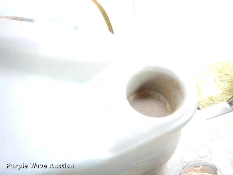 image for item EI9082 2007 New Holland TN85DA tractor