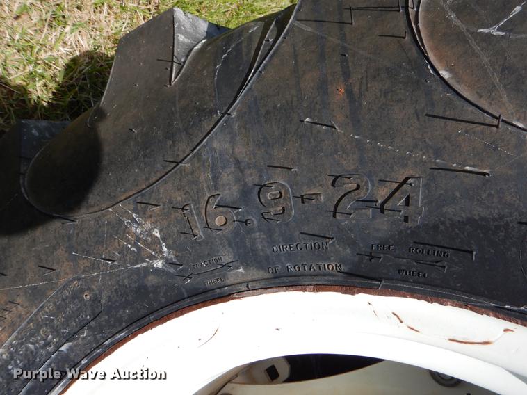 image for item EI9082 2007 New Holland TN85DA tractor