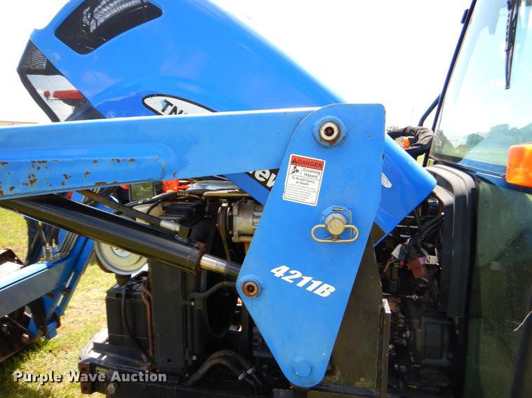 image for item EI9082 2007 New Holland TN85DA tractor