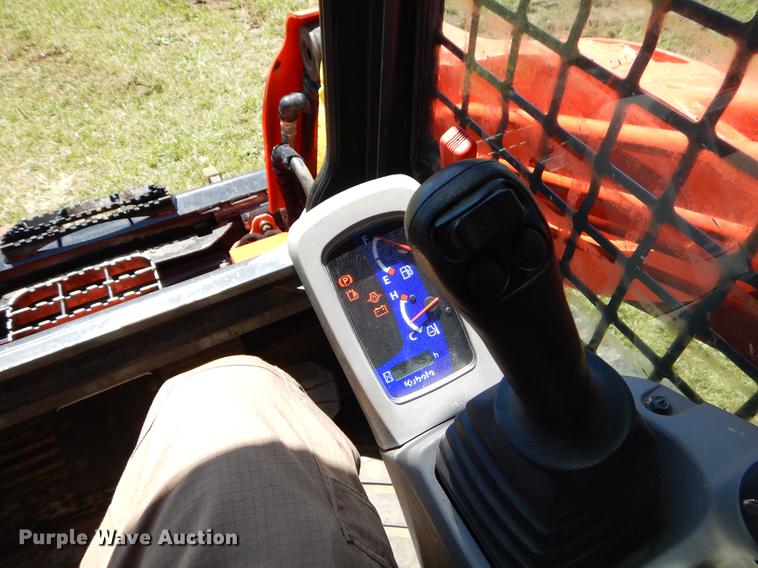 image for item EI9083 2015 Kubota SVL75-2 skid steer