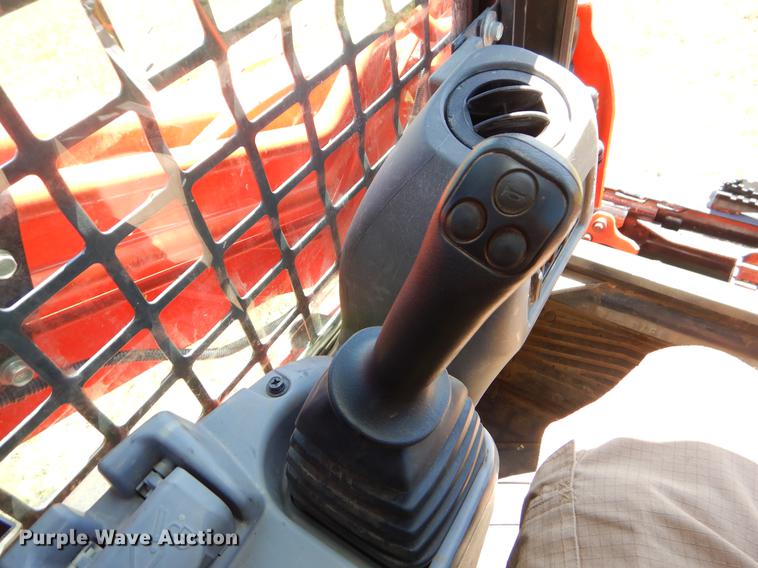 image for item EI9083 2015 Kubota SVL75-2 skid steer