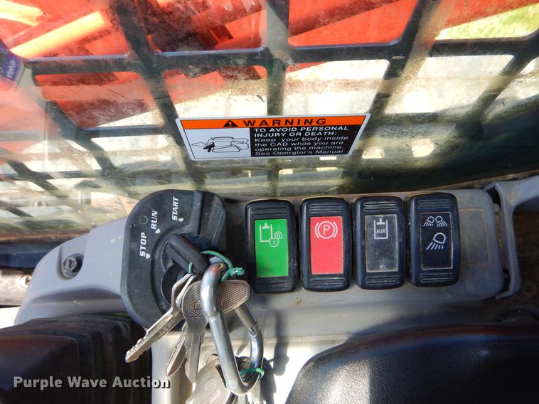 image for item EI9083 2015 Kubota SVL75-2 skid steer