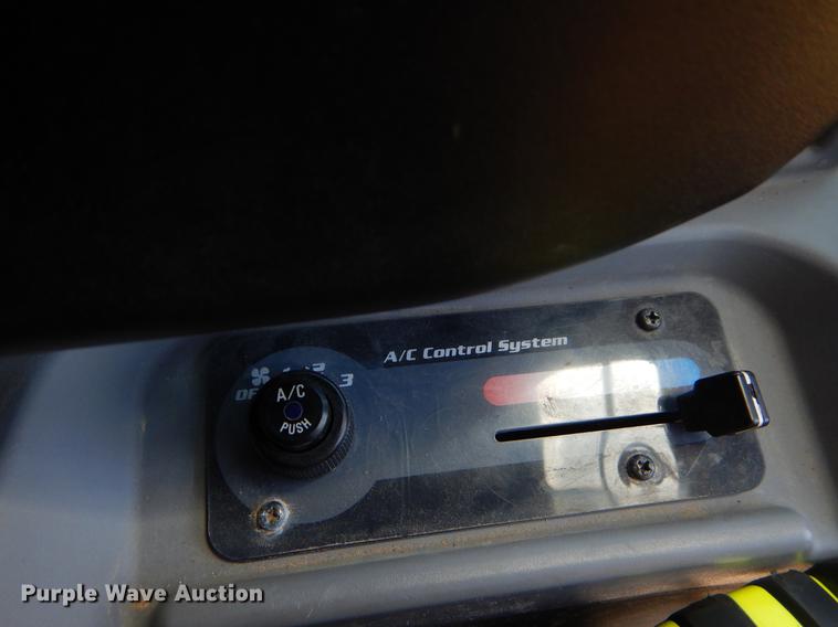 image for item EI9083 2015 Kubota SVL75-2 skid steer