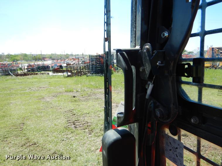 image for item EI9083 2015 Kubota SVL75-2 skid steer
