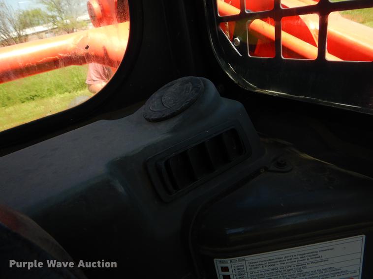 image for item EI9083 2015 Kubota SVL75-2 skid steer