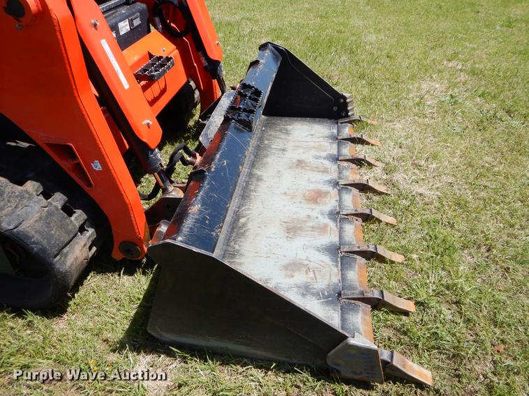 image for item EI9083 2015 Kubota SVL75-2 skid steer