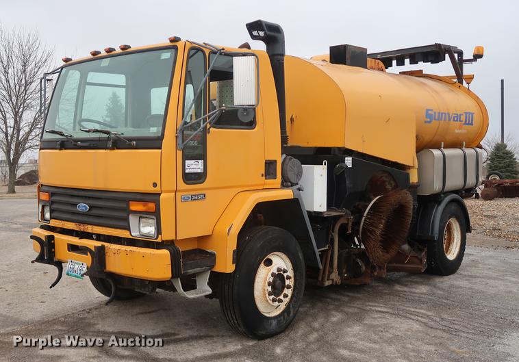 image for item AT9246 1993 Ford CF7000 street sweeper truck