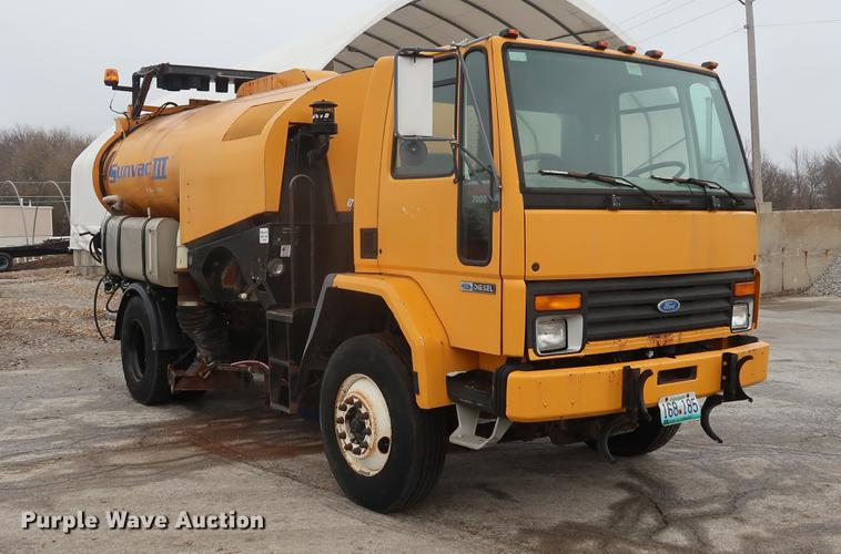 image for item AT9246 1993 Ford CF7000 street sweeper truck