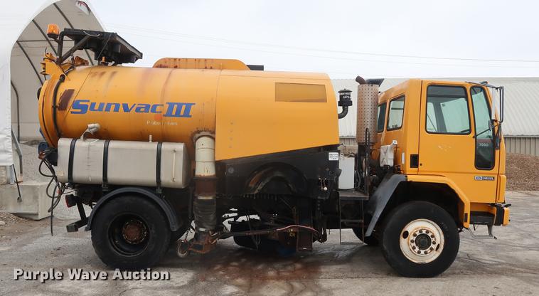 image for item AT9246 1993 Ford CF7000 street sweeper truck