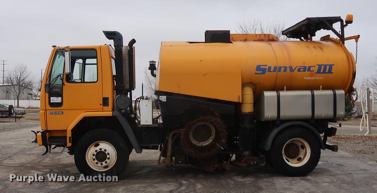 image for item AT9246 1993 Ford CF7000 street sweeper truck
