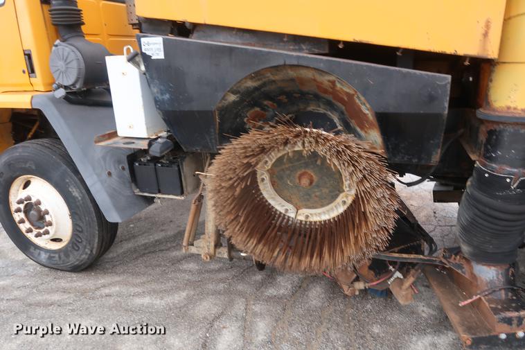 image for item AT9246 1993 Ford CF7000 street sweeper truck