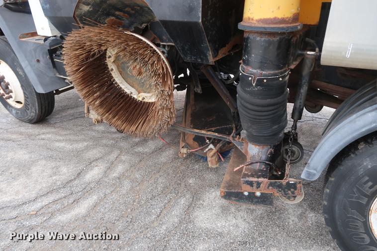 image for item AT9246 1993 Ford CF7000 street sweeper truck