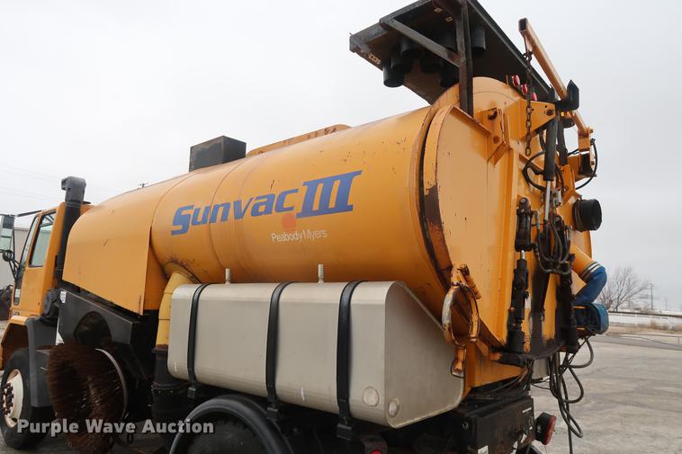 image for item AT9246 1993 Ford CF7000 street sweeper truck