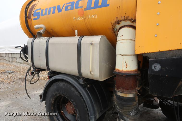 image for item AT9246 1993 Ford CF7000 street sweeper truck