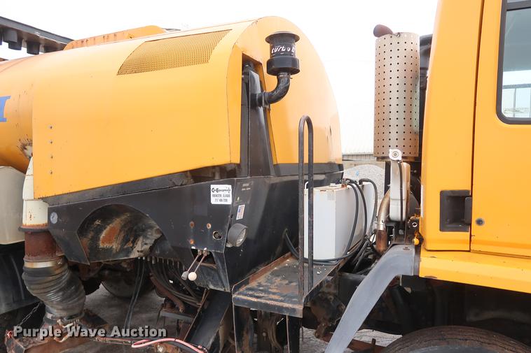 image for item AT9246 1993 Ford CF7000 street sweeper truck