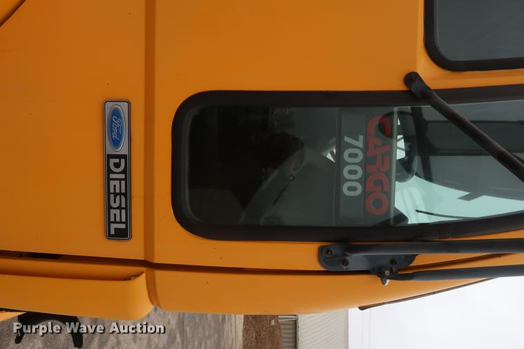 image for item AT9246 1993 Ford CF7000 street sweeper truck