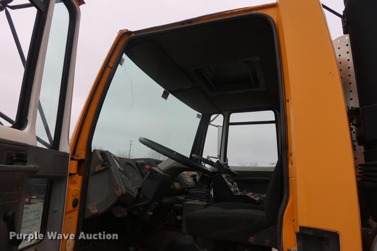 image for item AT9246 1993 Ford CF7000 street sweeper truck