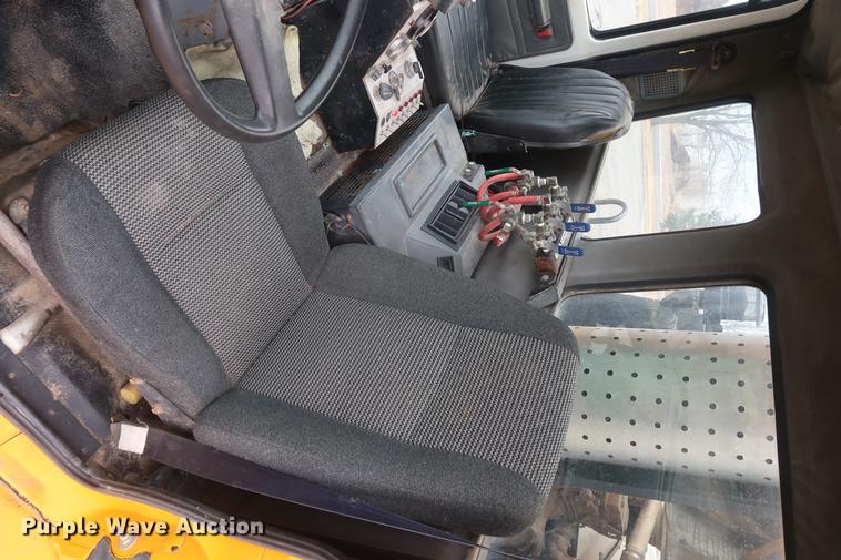 image for item AT9246 1993 Ford CF7000 street sweeper truck