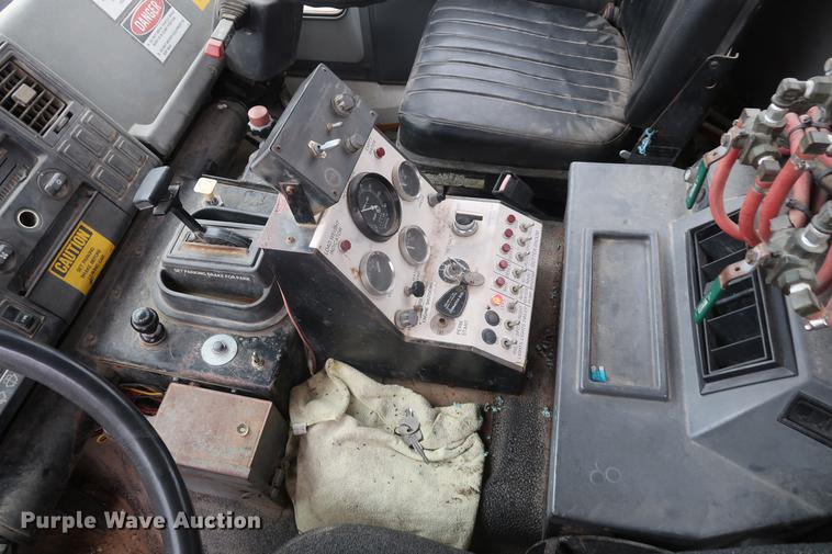 image for item AT9246 1993 Ford CF7000 street sweeper truck