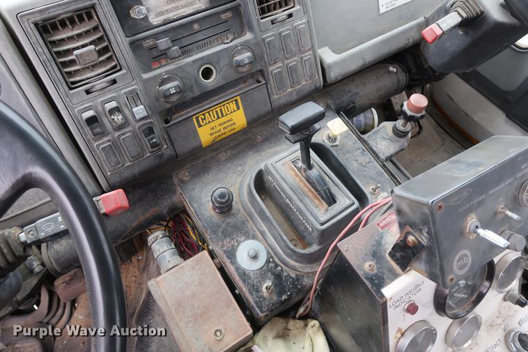 image for item AT9246 1993 Ford CF7000 street sweeper truck