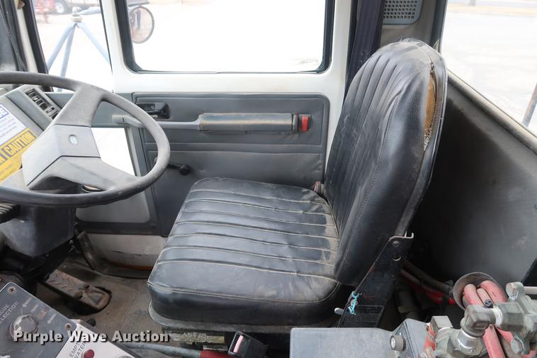 image for item AT9246 1993 Ford CF7000 street sweeper truck