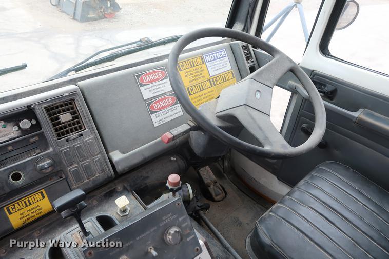 image for item AT9246 1993 Ford CF7000 street sweeper truck