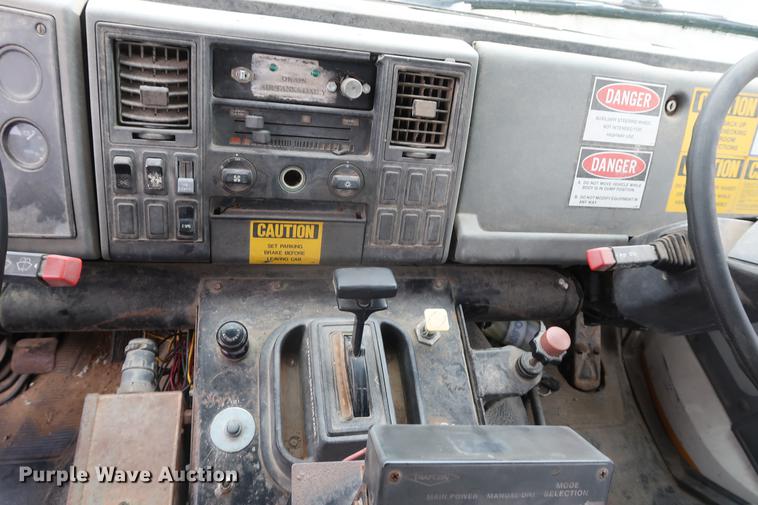 image for item AT9246 1993 Ford CF7000 street sweeper truck