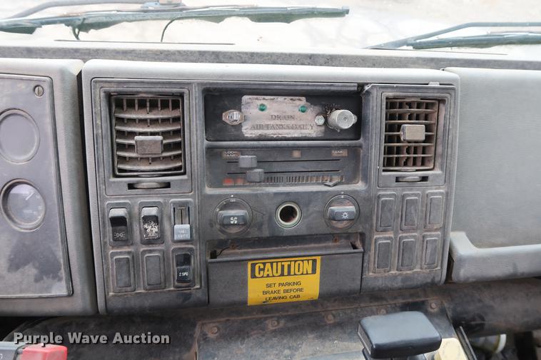 image for item AT9246 1993 Ford CF7000 street sweeper truck