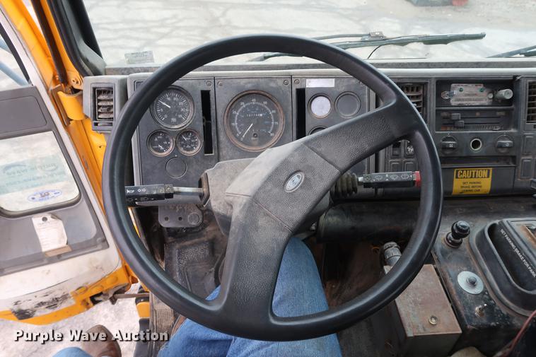 image for item AT9246 1993 Ford CF7000 street sweeper truck