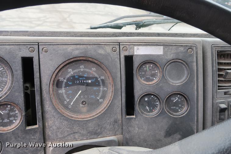 image for item AT9246 1993 Ford CF7000 street sweeper truck