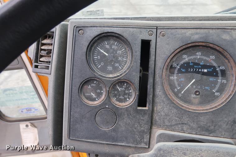 image for item AT9246 1993 Ford CF7000 street sweeper truck