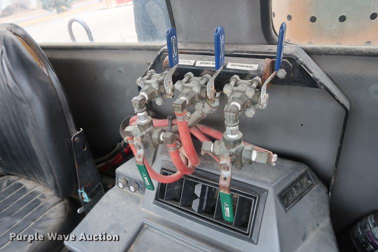 image for item AT9246 1993 Ford CF7000 street sweeper truck