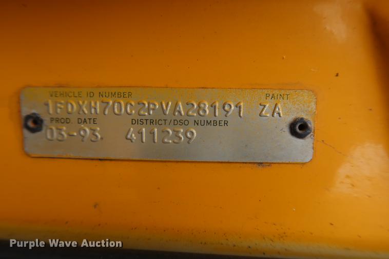 image for item AT9246 1993 Ford CF7000 street sweeper truck