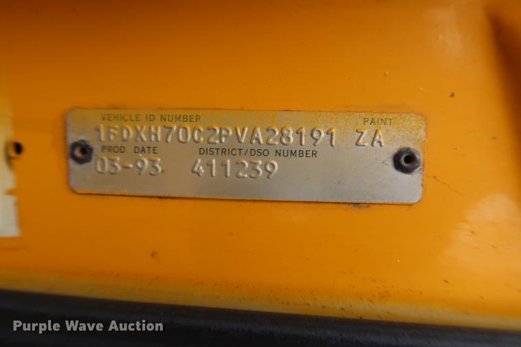 image for item AT9246 1993 Ford CF7000 street sweeper truck