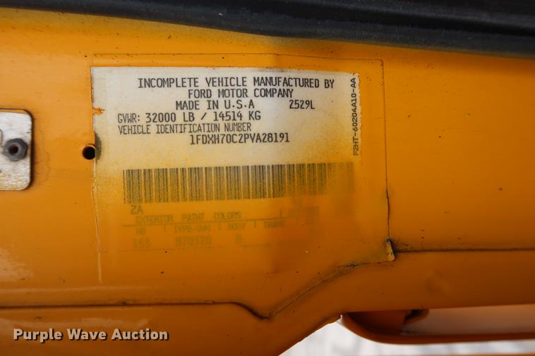 image for item AT9246 1993 Ford CF7000 street sweeper truck