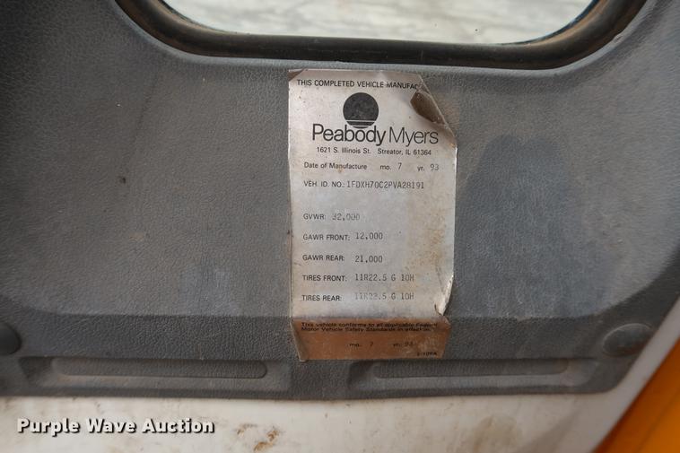 image for item AT9246 1993 Ford CF7000 street sweeper truck