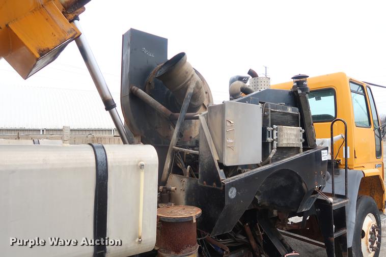 image for item AT9246 1993 Ford CF7000 street sweeper truck