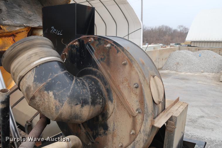 image for item AT9246 1993 Ford CF7000 street sweeper truck