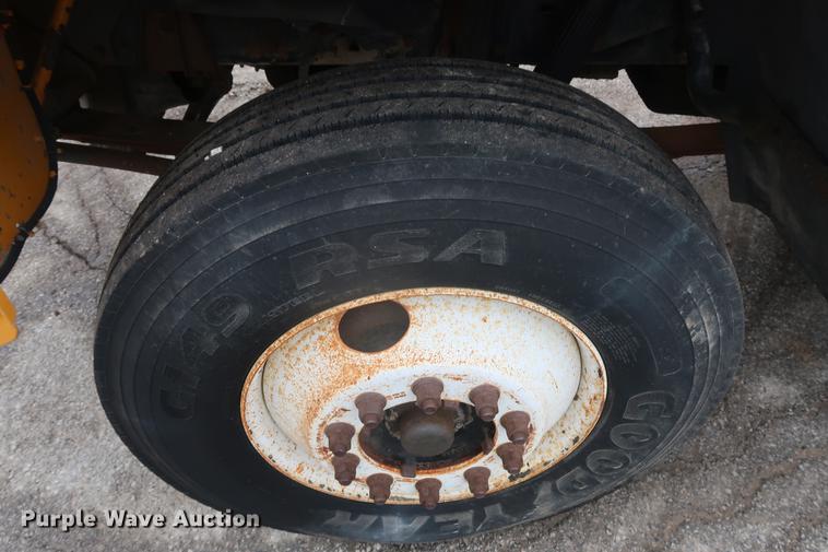 image for item AT9246 1993 Ford CF7000 street sweeper truck