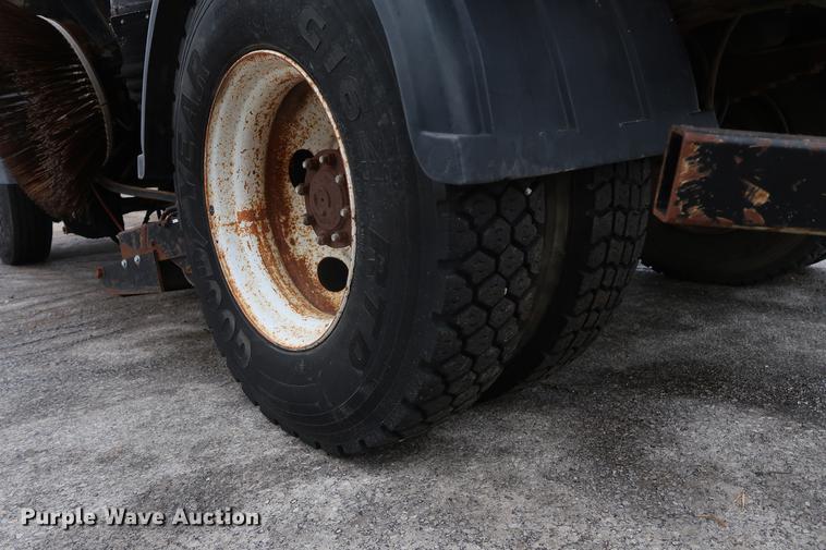 image for item AT9246 1993 Ford CF7000 street sweeper truck