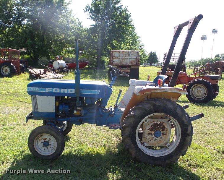 image for item BI9522 Ford 1310 tractor