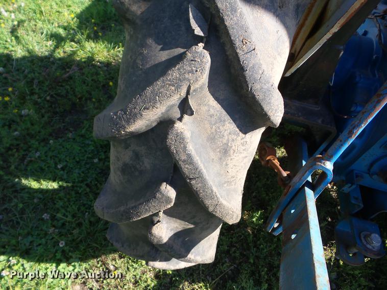 image for item BI9522 Ford 1310 tractor