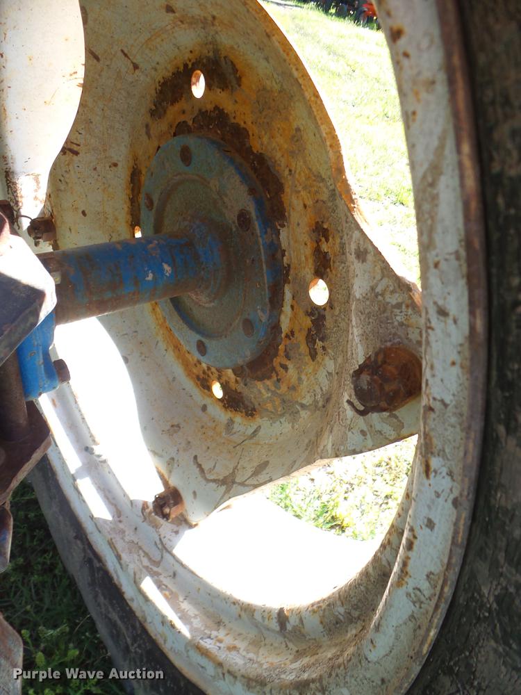 image for item BI9522 Ford 1310 tractor