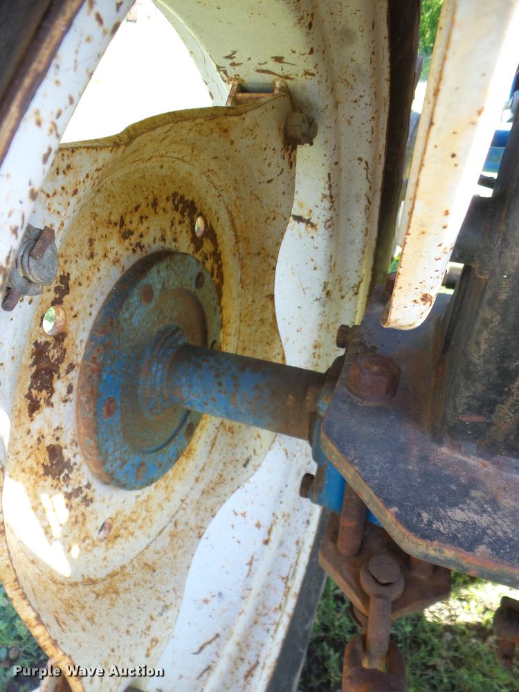 image for item BI9522 Ford 1310 tractor