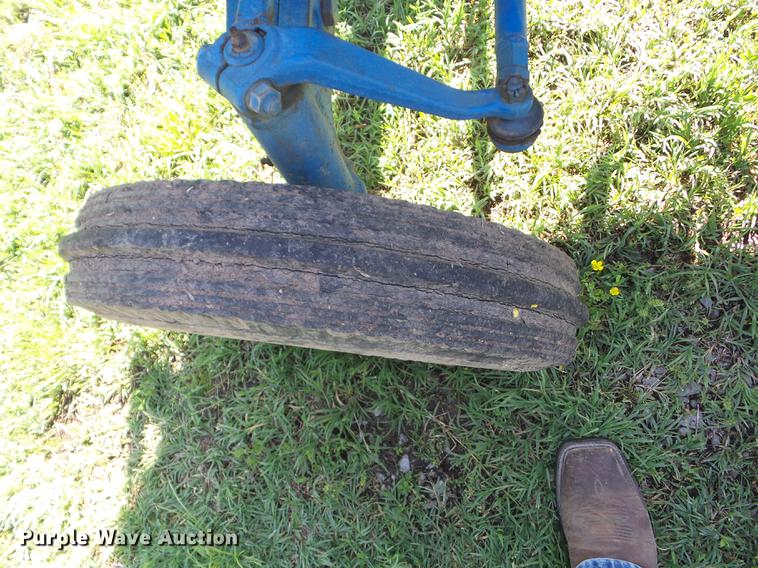 image for item BI9522 Ford 1310 tractor