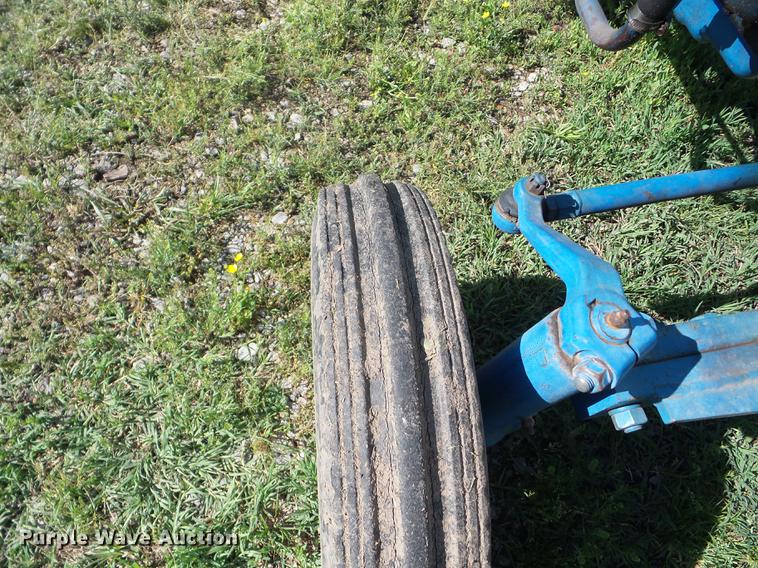 image for item BI9522 Ford 1310 tractor